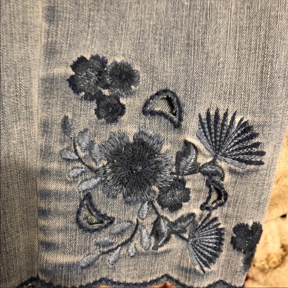 Embroidered jeans - Picture 2 of 4